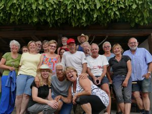Gemeinsam stolz auf den ersten Ernteertrag 2018